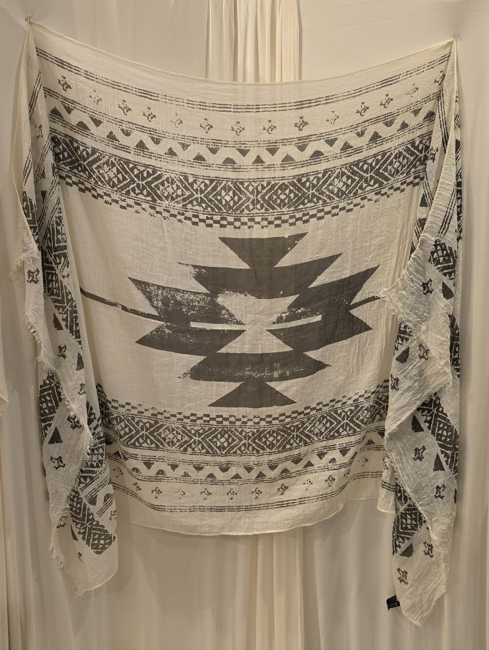 Look Aztec Fringed Blanket Scarf 100% Cotton Cream Gray Geometric Tribal Shawl